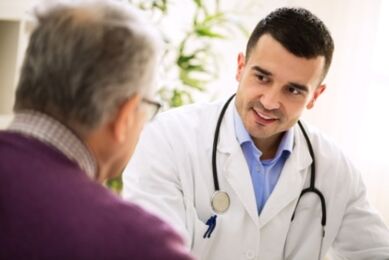 Medicul dă recomandări pentru prevenirea osteocondrozei coloanei vertebrale toracice